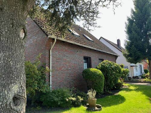 Außen (1) - 7 Zimmer Mehrfamilienhaus, Wohnhaus in Varel