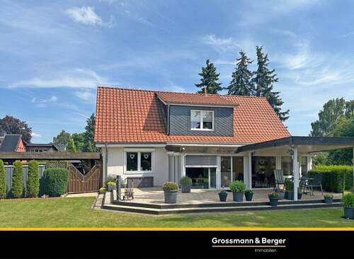 Gartenansicht - Modern und großzügig für die Familie