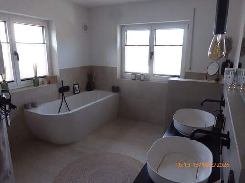 Bad mit Badewanne.JPG - 