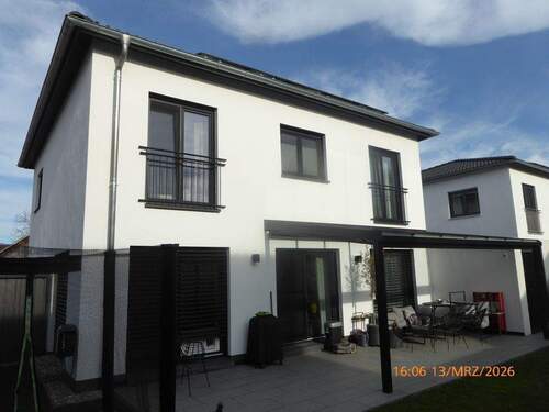 Süd-Seite zur Terrasse hin.JPG - Attraktives, neuwertiges Einfamilienhaus mit hochwertiger Ausstattung in ruhiger Wohnlage