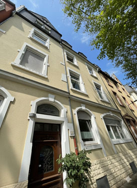 Außenansicht - Balkonliebhaber aufgepasst: Helle 2 Zimmer Wohnung mit Einbauküche fußläufig zur Berger Straße