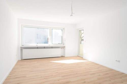 Wohnzimmer_ - 2 Zimmer Etagenwohnung zum Kaufen in Neumarkt in der Oberpfalz