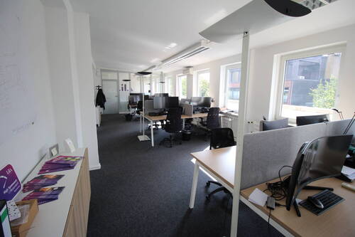 Raum7 - ZENTRUM PROVISIONSFREI 7 RAUM BÜRO+SEPARATE KÜCHE 2 DAMEN-+HERREN-WC´S PKW-STELLPLÄTZE 5.OGAUFZUG
