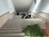 Treppenaufgang im Haus zum Aufzug - 