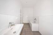 Tageslichtbad mit Wanne - 