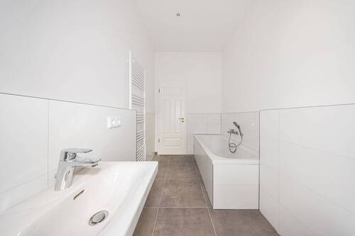 Tageslichtbad mit Wanne - 