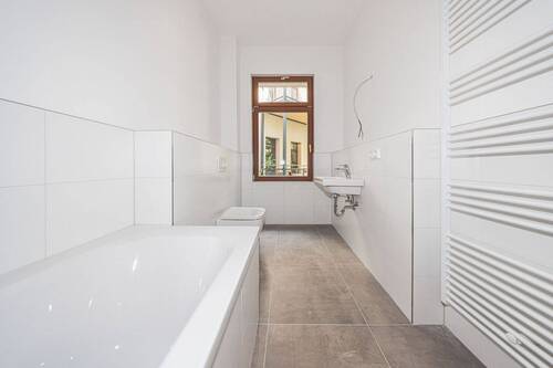 Tageslichtbad mit Wanne - 