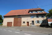 Vorderansicht - Ländliches Wohnhaus mit Ökonomieteil in Donaueschingen-Heidenhofen - vielseitiges Raumangebot für Wohnen & Nutzungsideen!