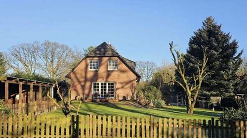 Hausansicht - Traumhaftes Einfamilienhaus im Grünen