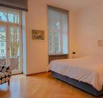 Ein Katzensprung zur Maximilianstraße, bezugsfreie 3-Zimmer-Altbauwohnung inkl. sep. Büro und TG - München Altstadt-Lehel