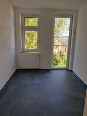Küche mit Balkon.jpg - 