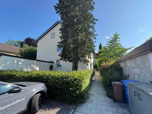 Zugang Wohnhaus - Etagenwohnung mit 62,00 m&sup2; in Fürstenfeldbruck zum Kaufen