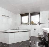 Lichtdurchflutete Maisonette mit Dachterrasse - Bergheim Thorr