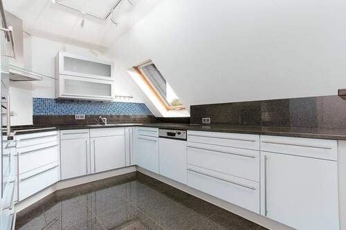 Tolle Einbauküche - 4 Zimmer Etagenwohnung zum Kaufen in Bergheim