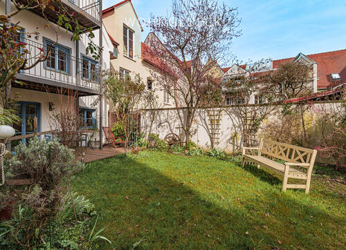 Garten - Einfamilienhaus mit 213,50 m&sup2; in Augsburg zum Kaufen
