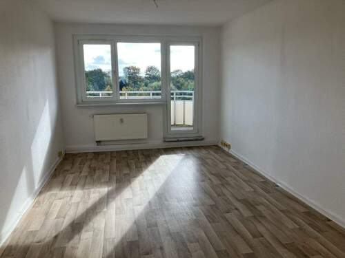 Wohnzimmer - 2 Zimmer Etagenwohnung zur Miete in Bergen auf Rügen