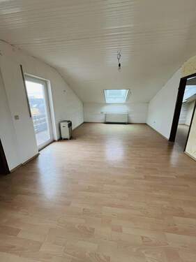 Wohnzimmer /Schlafzimmer DG - 