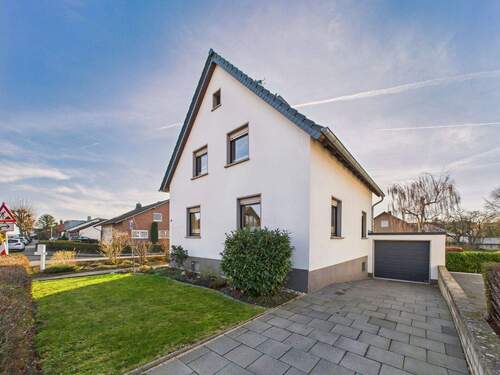 Einfahrt mit Garage - 5 Zimmer Einfamilienhaus zum Kaufen in Zülpich