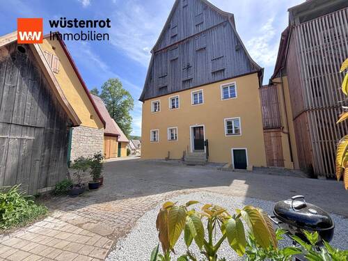 Westansicht - 'Selten so im Mietangebot' 7 Zimmer 
