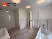 EG _ Badezimmer, mit Wanne - 