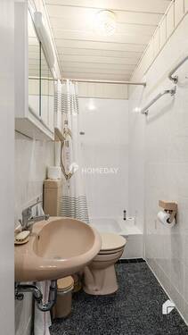 EG Badezimmer 1 2 - 