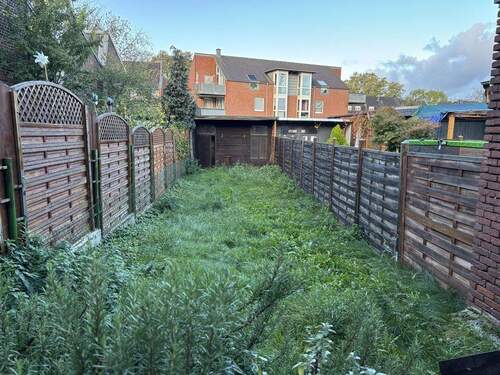 Blick in den Garten - 5 Zimmer Einfamilienhaus in Krefeld