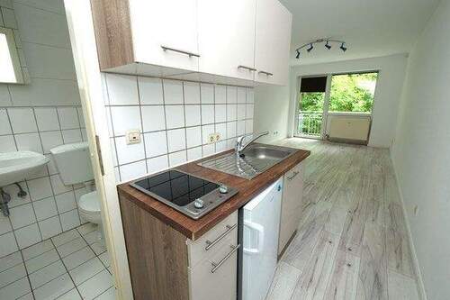 Flur mit Küchengereich - 1 Zimmer Etagenwohnung zum Kaufen in Erlangen / Tennenlohe