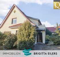 Viel Platz & Potenzial in zentraler Lage: Teilsaniertes Haus mit Nebengebäuden auf großem Grundstück - Achim