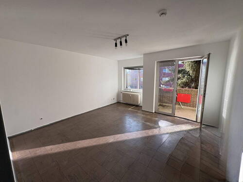 Zimmer 1 - Ruhige 2-Zi.-Wohnung mit Balkon und Garten in Lichterfelde - renovierungsbedürftig