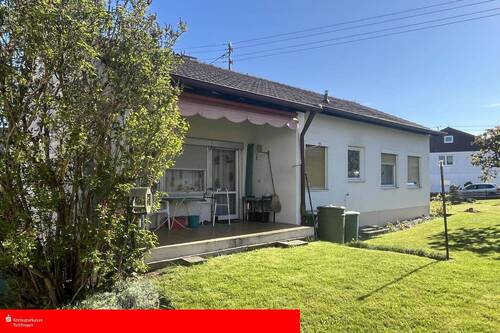 Objektrückseite mit Terrasse - Wohnhaus mit schönem Grundstück in gefragter Lage in Spaichingen