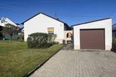 Eingangsbereich mit Garage - 3 Zimmer Einfamilienhaus in Spaichingen