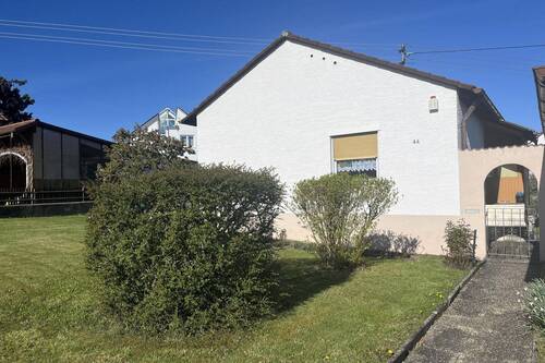 Fußweg zum Hauseingang - Einfamilienhaus mit 78,00 m&sup2; in Spaichingen zum Kaufen