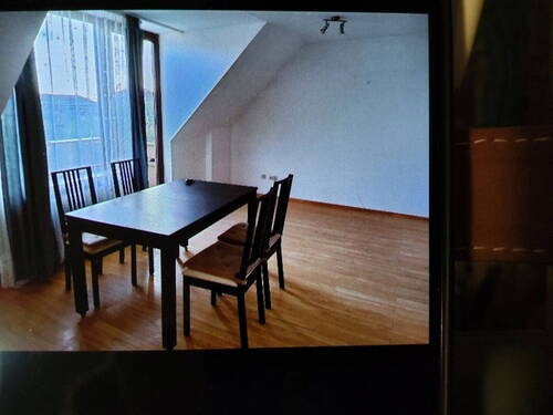 Wohnzimmer mit Balkon - 