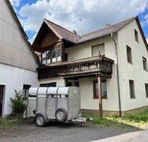 Handwerker aufgepasst ! 2FH mit Scheune (für 1-3 Pferde geeignet) in Hilders-Simmershausen