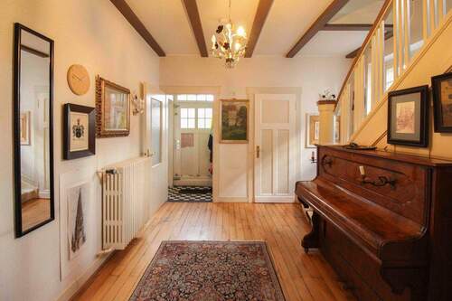 Eingangsbereich - 7 Zimmer Einfamilienhaus zum Kaufen in Neukirchen-Vluyn