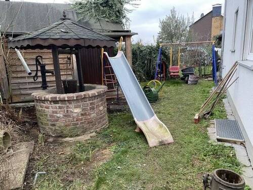 Garten mit Brunnen - 