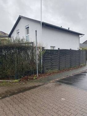 Ansicht von der Straßenseite - 5 Zimmer Einfamilienhaus zum Kaufen in Wesseling