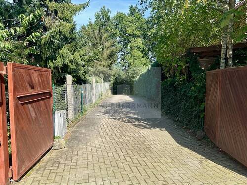 Grundstückseinfahrt - 7 Zimmer Einfamilienhaus zum Kaufen in Ottendorf-Okrilla / Medingen