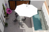 Blick in den Hof mit Wasserbecken - 