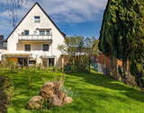 Hausansicht vom Garten - ETW 3-Zimmer plus Studio in Timmendorfer Strand von Privat