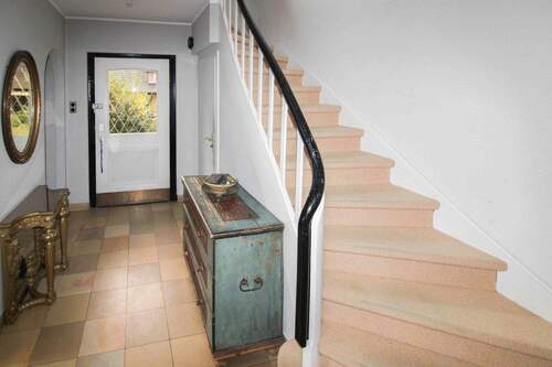 Eingangsbereich - Einfamilienhaus mit 180,00 m&sup2; in Neuss zum Kaufen