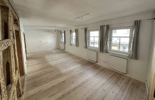 wohnzimmer-2.jpg - Mehrfamilienhaus, Wohnhaus mit 118,00 m&sup2; in Forchheim zum Kaufen