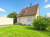 Haus Ansicht Straße - Gepflegtes Einfamilienhaus mit Garten in Zell u. Aichelberg!