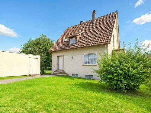 Haus Ansicht Straße - Gepflegtes Einfamilienhaus mit Garten in Zell u. Aichelberg!