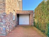 Einfahrt / Garage - 