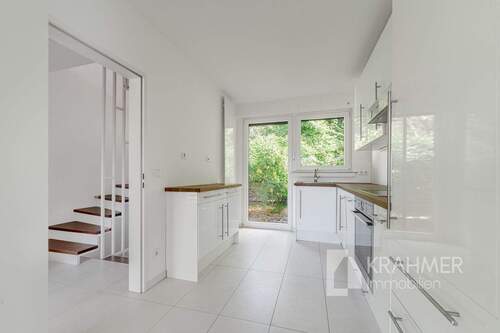 Küche mit Einbauküche - 5 Zimmer Doppelhaushälfte in Meerbusch / Langstkierst