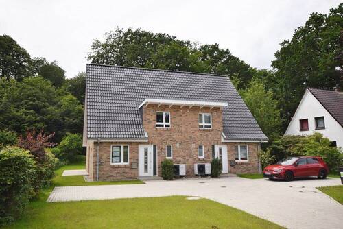 Frontansicht - 4 Zimmer Doppelhaushälfte in Hoisdorf