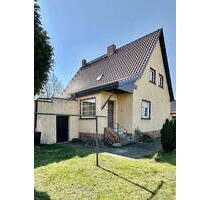 Freistehendes EFH mit Garten & Nebengelass, 2 Garagen - Burg Reesen