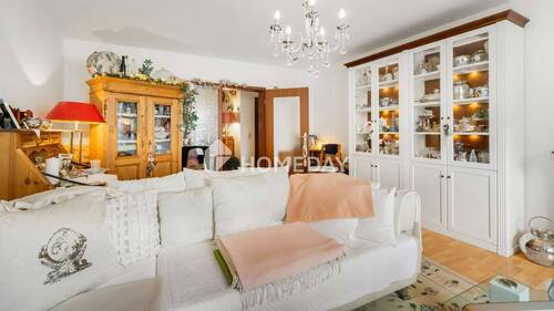 Wohnzimmer 2 - Ruhige Lage, gepflegtes Ambiente: Erdgeschosswohnung mit Terrasse und Tiefgarage (Doppelparker)