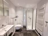Saniertes Bad mit Dusche... - 